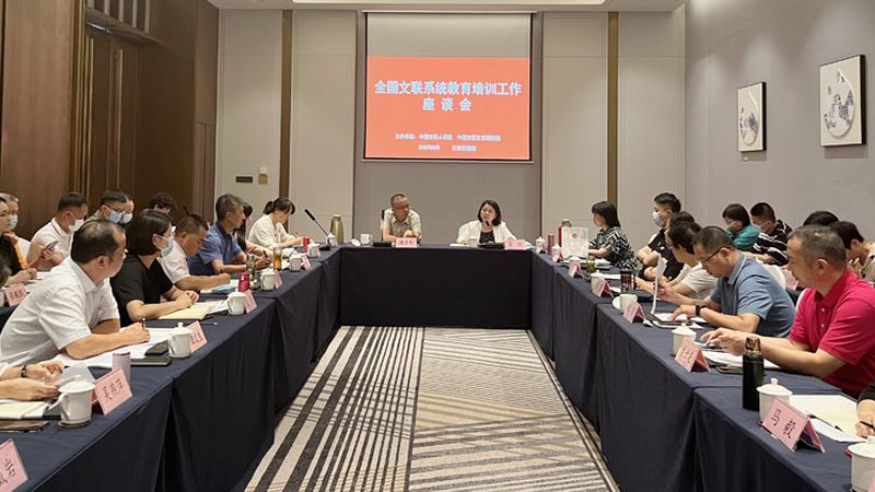 根据培训目标，企业应选择与之匹配的培训内容。这包括但不限于以下方面：